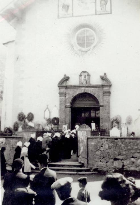 Sortie eglise de Valloire autrefois 